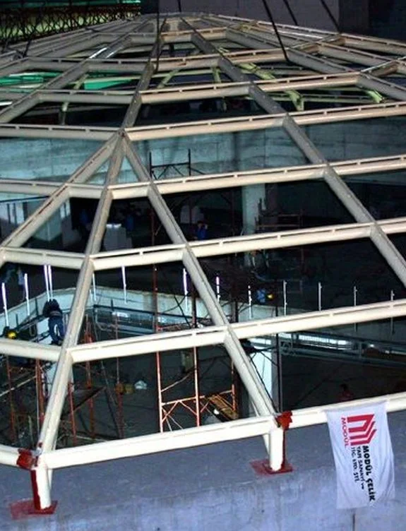 Piramit formlu çelik cam çatı taşıyıcısı