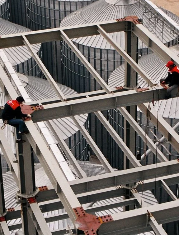 Silo altı çelik ızgara taşıyıcı sisteminin montajı